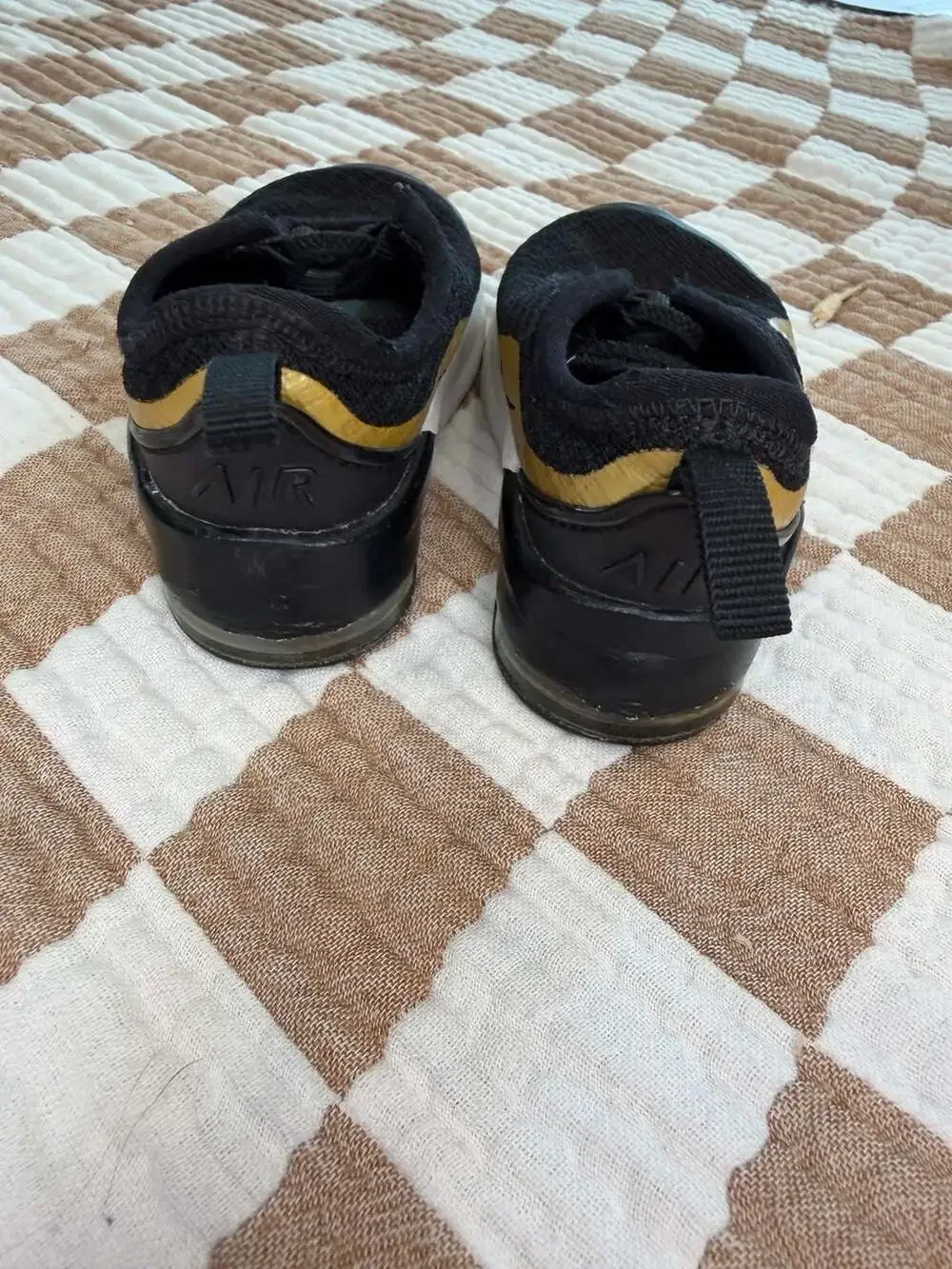 Nike Air Max Motion 2 Size 4C Black Metallic Gold